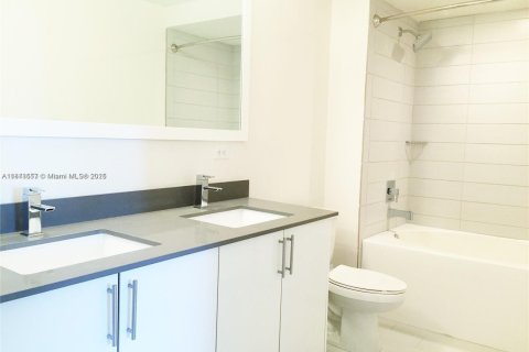 Купить кондоминиум в Майами, Флорида 3 спальни, 133.59м2, № 1850805 - фото 21