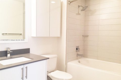 Купить кондоминиум в Майами, Флорида 3 спальни, 133.59м2, № 1850805 - фото 16