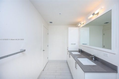 Купить кондоминиум в Майами, Флорида 3 спальни, 133.59м2, № 1850805 - фото 23