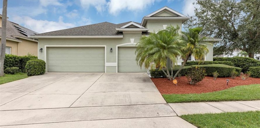 House in Orlando, Florida 5 bedrooms, 236.25 sq.m. № 1775024
