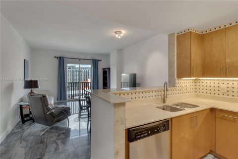 Condominio en alquiler en Coral Gables, Florida, 1 dormitorio, 69.96 m2 № 1953063 - foto 5