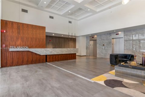 Condominio en alquiler en Coral Gables, Florida, 1 dormitorio, 69.96 m2 № 1953063 - foto 2