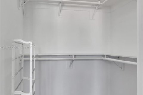 Condominio en alquiler en Coral Gables, Florida, 1 dormitorio, 69.96 m2 № 1953063 - foto 11