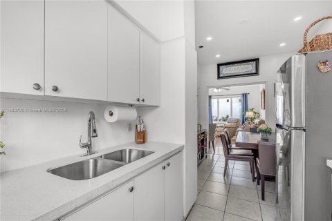 Copropriété à vendre à Miami Beach, Floride: 1 chambre, 59.92 m2 № 1891545 - photo 9