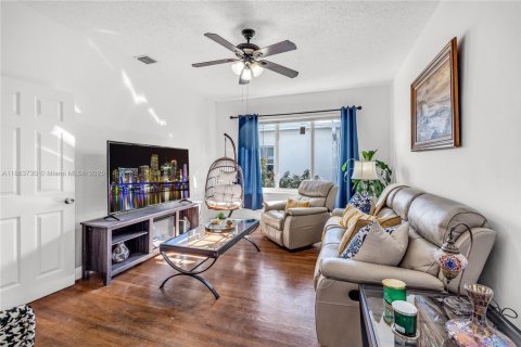 Copropriété à vendre à Miami Beach, Floride: 1 chambre, 59.92 m2 № 1891545 - photo 1