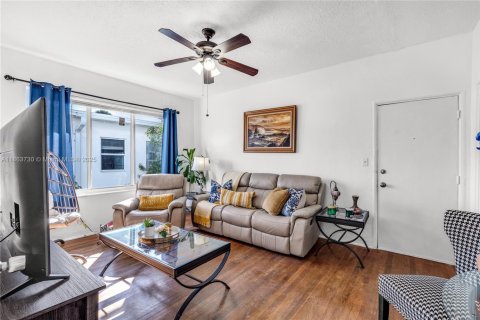 Copropriété à vendre à Miami Beach, Floride: 1 chambre, 59.92 m2 № 1891545 - photo 2