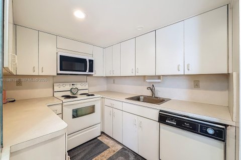 Copropriété à vendre à Miami Beach, Floride: 2 chambres, 131.46 m2 № 2046551 - photo 11