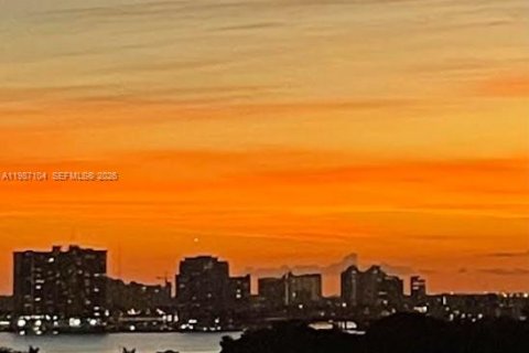 Copropriété à vendre à Miami Beach, Floride: 2 chambres, 131.46 m2 № 2046551 - photo 4