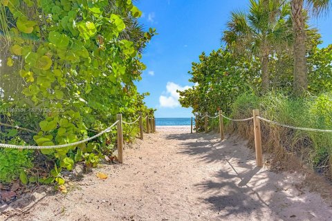 Copropriété à vendre à Miami Beach, Floride: 2 chambres, 131.46 m2 № 2046551 - photo 5