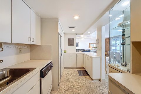 Copropriété à vendre à Miami Beach, Floride: 2 chambres, 131.46 m2 № 2046551 - photo 12