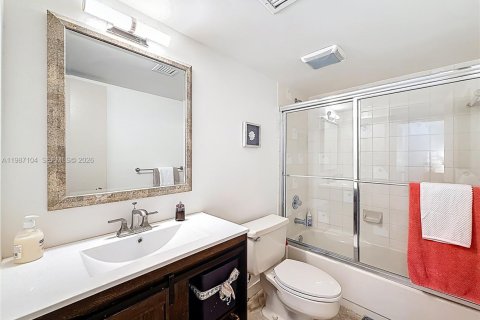 Copropriété à vendre à Miami Beach, Floride: 2 chambres, 131.46 m2 № 2046551 - photo 26