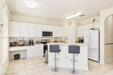 Townhouse in Doral, Florida 4 bedrooms, 167.97 sq.m. № 2392109 - photo 4