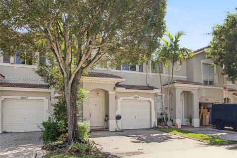 Townhouse in Doral, Florida 4 bedrooms, 167.97 sq.m. № 2392109 - photo 23