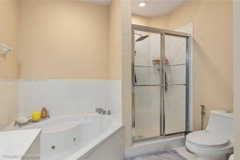 Townhouse in Doral, Florida 4 bedrooms, 167.97 sq.m. № 2392109 - photo 11
