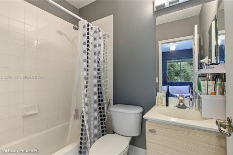 Townhouse in Doral, Florida 4 bedrooms, 167.97 sq.m. № 2392109 - photo 19