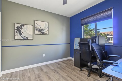 Townhouse in Doral, Florida 4 bedrooms, 167.97 sq.m. № 2392109 - photo 16