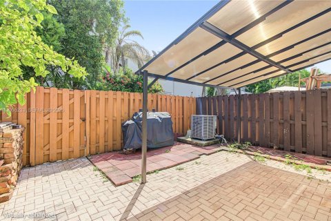 Townhouse in Doral, Florida 4 bedrooms, 167.97 sq.m. № 2392109 - photo 21