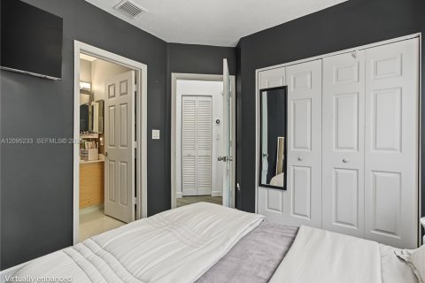 Townhouse in Doral, Florida 4 bedrooms, 167.97 sq.m. № 2392109 - photo 15