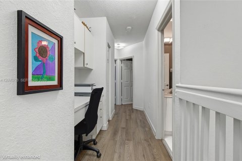 Townhouse in Doral, Florida 4 bedrooms, 167.97 sq.m. № 2392109 - photo 12