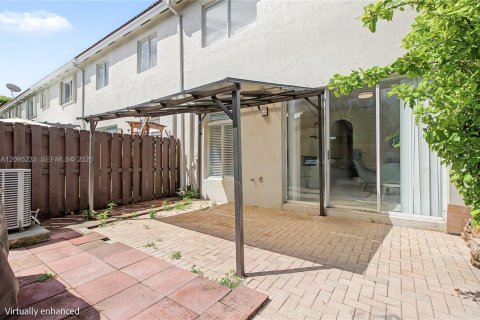Townhouse in Doral, Florida 4 bedrooms, 167.97 sq.m. № 2392109 - photo 22