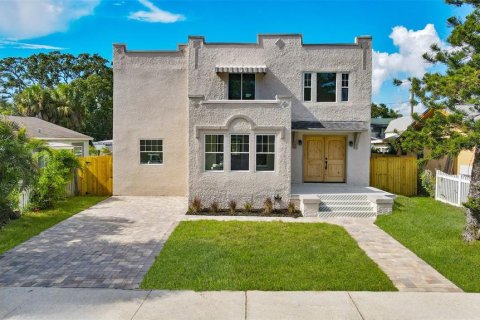 Casa en venta en Saint Petersburg, Florida, 3 dormitorios, 195.47 m2 № 1907454 - foto 1