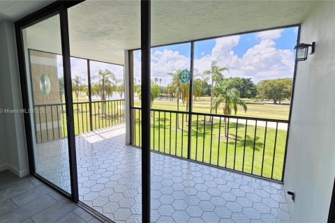 Condo in Weston, Florida, 2 bedrooms  № 1976077 - photo 27