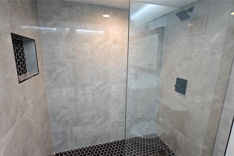 Condo in Weston, Florida, 2 bedrooms  № 1976077 - photo 11