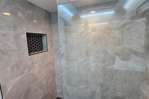 Condo in Weston, Florida, 2 bedrooms  № 1976077 - photo 18