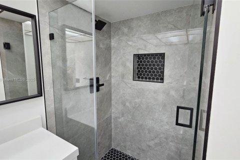 Condo in Weston, Florida, 2 bedrooms  № 1976077 - photo 21