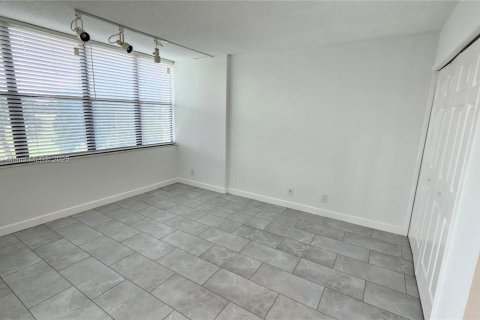 Condo in Weston, Florida, 2 bedrooms  № 1976077 - photo 16