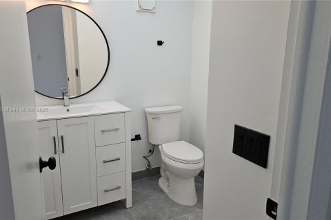 Condo in Weston, Florida, 2 bedrooms  № 1976077 - photo 14