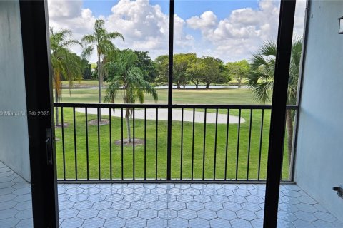 Condo in Weston, Florida, 2 bedrooms  № 1976077 - photo 25
