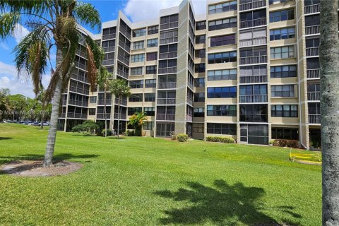 Condo in Weston, Florida, 2 bedrooms  № 1976077 - photo 9