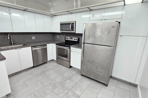 Condo in Weston, Florida, 2 bedrooms  № 1976077 - photo 4