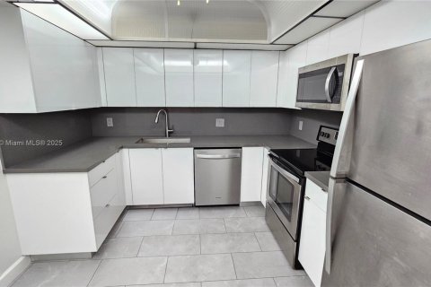 Condo in Weston, Florida, 2 bedrooms  № 1976077 - photo 6