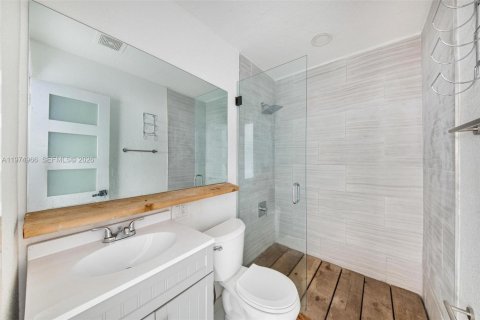 House in Miami, Florida 3 bedrooms, 156.26 sq.m. № 2041946 - photo 17