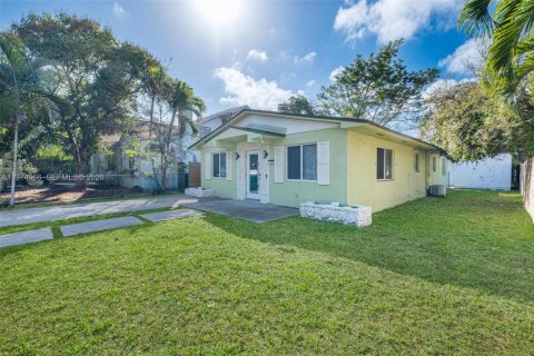 House in Miami, Florida 3 bedrooms, 156.26 sq.m. № 2041946 - photo 4