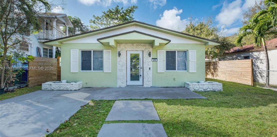 House in Miami, Florida 3 bedrooms, 156.26 sq.m. № 2041946