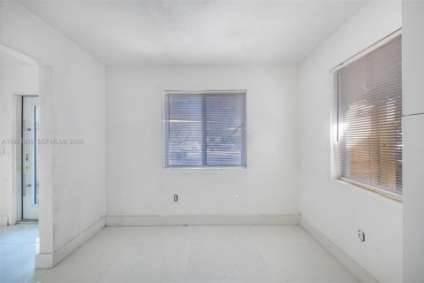 House in Miami, Florida 3 bedrooms, 156.26 sq.m. № 2041946 - photo 15