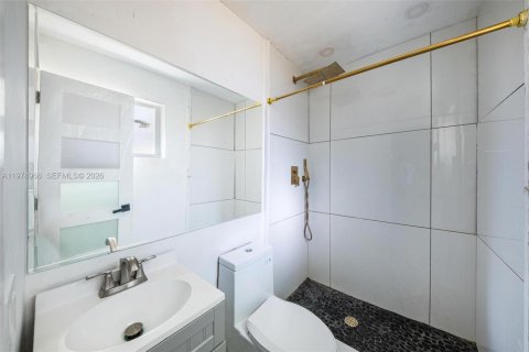 House in Miami, Florida 3 bedrooms, 156.26 sq.m. № 2041946 - photo 20
