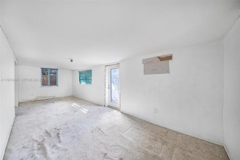 House in Miami, Florida 3 bedrooms, 156.26 sq.m. № 2041946 - photo 27