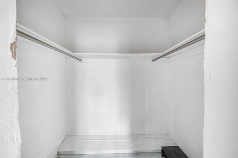 House in Miami, Florida 3 bedrooms, 156.26 sq.m. № 2041946 - photo 23