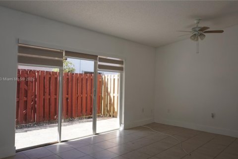 Villa ou maison à louer à Miami, Floride: 2 chambres, 83.61 m2 № 1971531 - photo 5