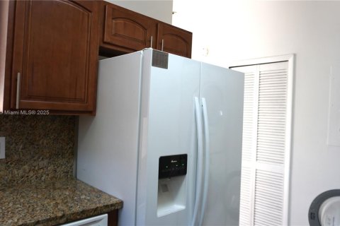 Villa ou maison à louer à Miami, Floride: 2 chambres, 83.61 m2 № 1971531 - photo 12