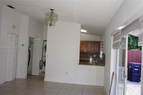 Villa ou maison à louer à Miami, Floride: 2 chambres, 83.61 m2 № 1971531 - photo 8