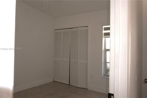 Villa ou maison à louer à Miami, Floride: 2 chambres, 83.61 m2 № 1971531 - photo 17
