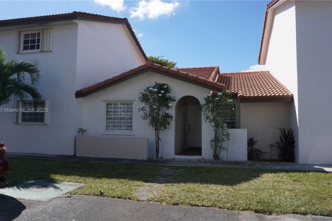Villa ou maison à louer à Miami, Floride: 2 chambres, 83.61 m2 № 1971531 - photo 1