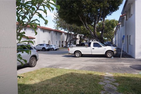 Villa ou maison à louer à Miami, Floride: 2 chambres, 83.61 m2 № 1971531 - photo 25