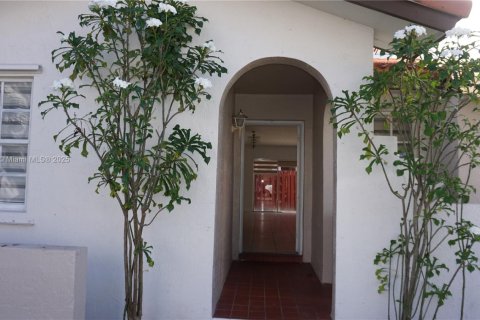 Villa ou maison à louer à Miami, Floride: 2 chambres, 83.61 m2 № 1971531 - photo 3