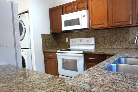 Villa ou maison à louer à Miami, Floride: 2 chambres, 83.61 m2 № 1971531 - photo 11